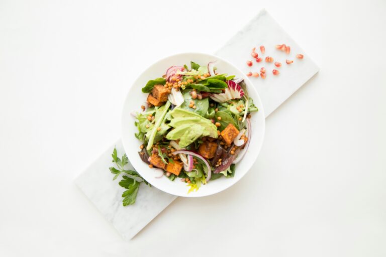 The Era of 'Flavor Escapism': How Swicy Pairings and Sensory Dining Are Saving QSR Menus